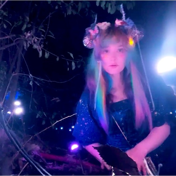 Meet your Posher, Iris - Picture 3 of 3